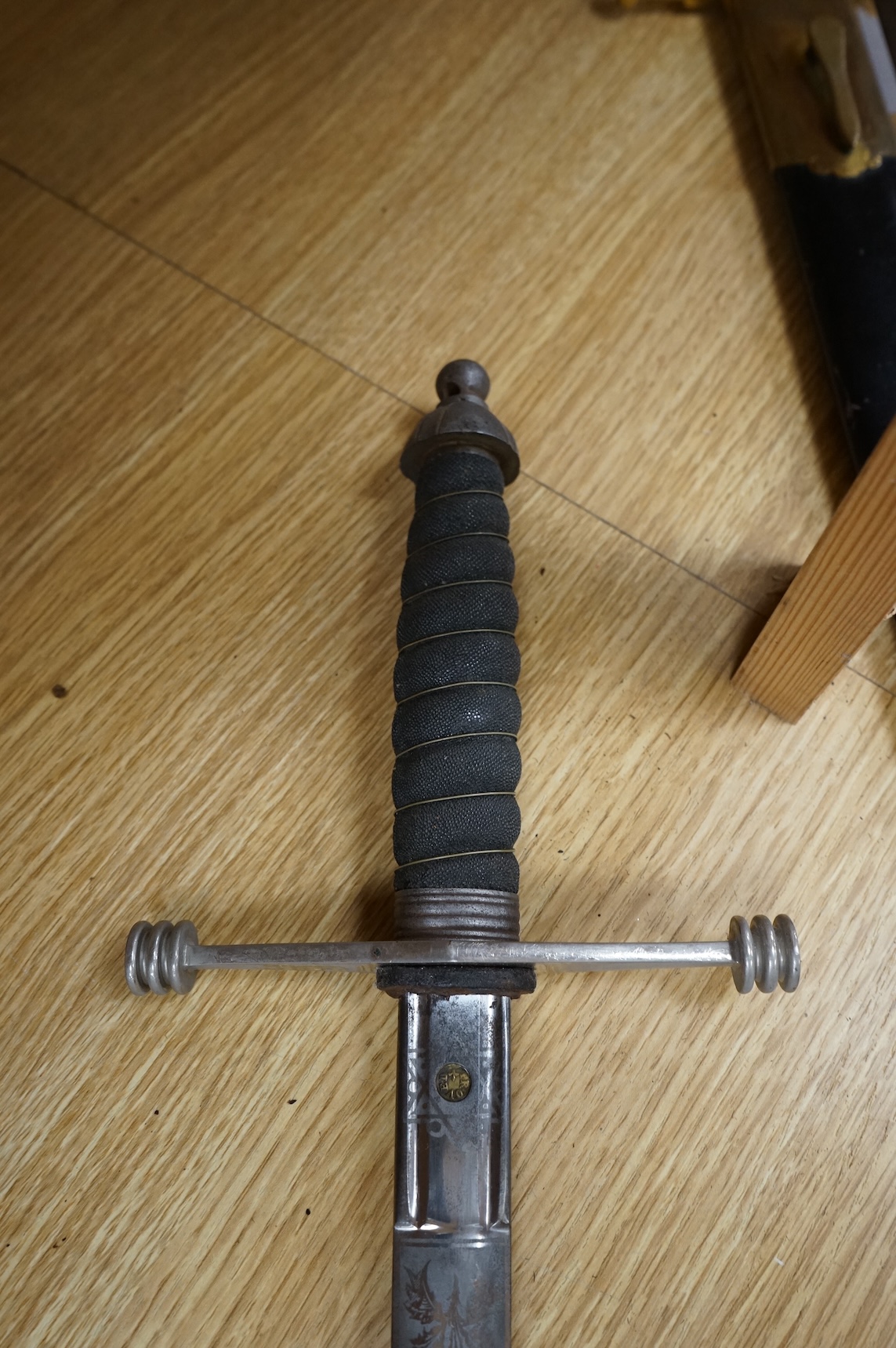 World War I Scottish infantry officer’s undress sword, etched and polished regulation blade with crowned GVR cipher and regulation cruciform hilt, in its steel scabbard